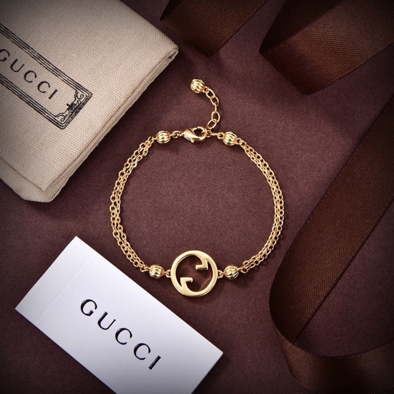 G*u*i bracelets